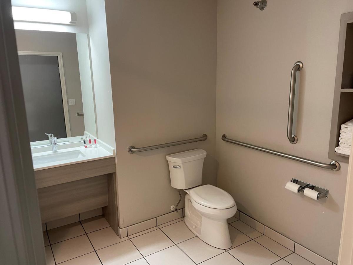 Microtel Inn & Suites By Wyndham Rochester South Mayo Clinic Room photo
