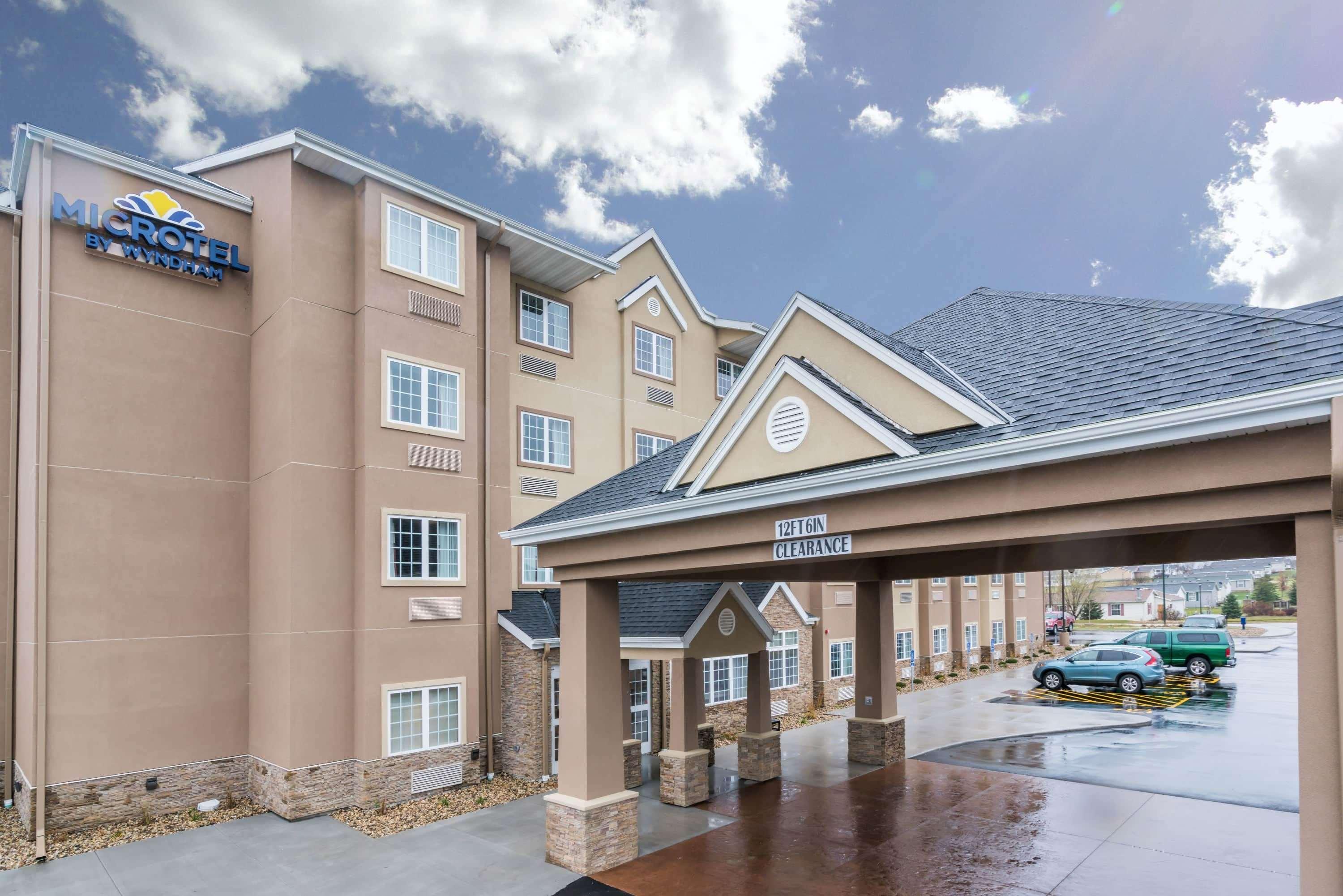 Microtel Inn & Suites By Wyndham Rochester South Mayo Clinic Exterior photo