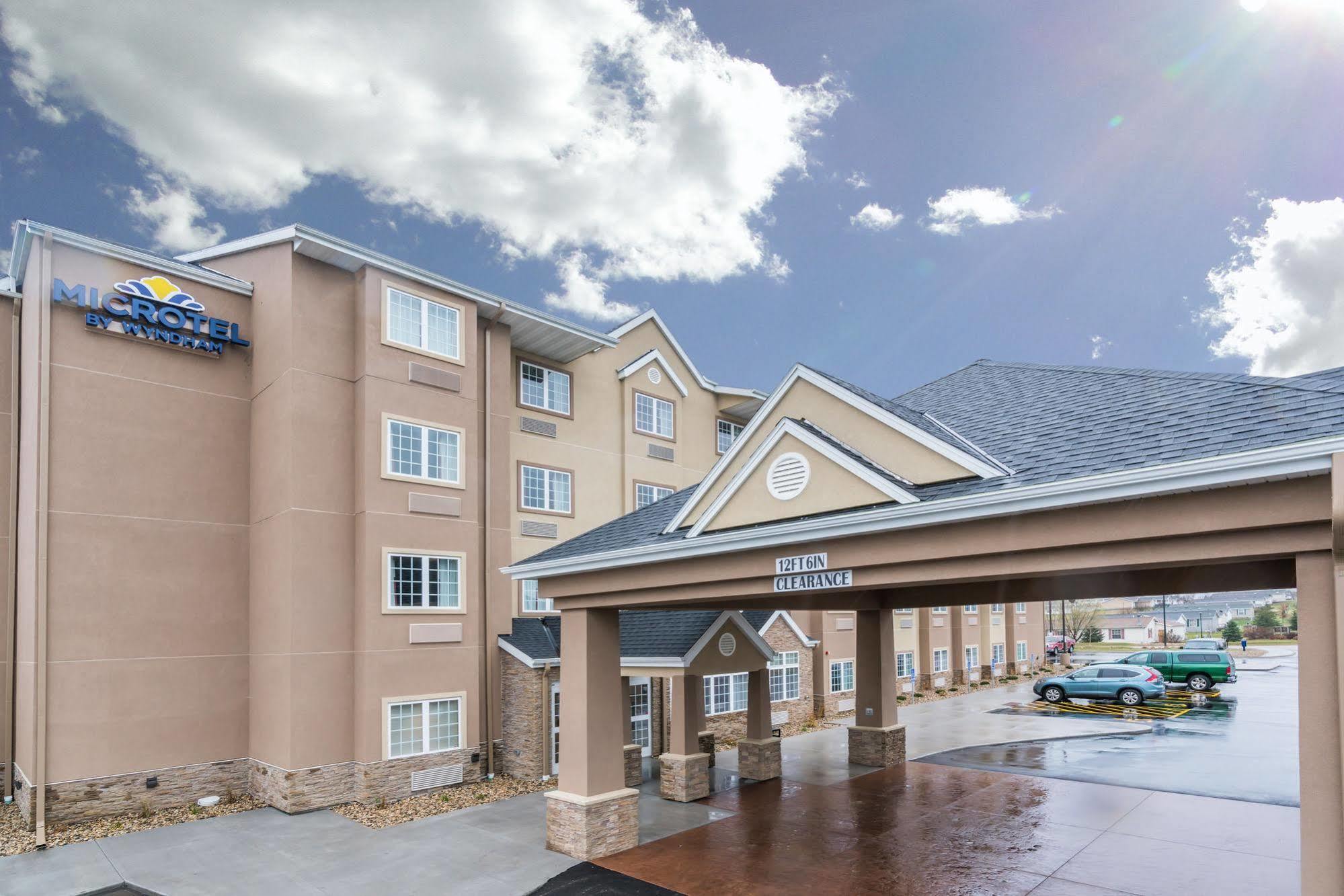 Microtel Inn & Suites By Wyndham Rochester South Mayo Clinic Exterior photo